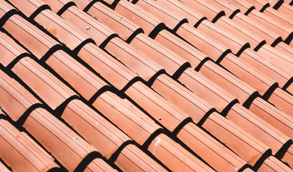 The Impact of Dirt on Roof Longevity